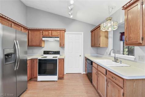 2053 Candlewood Drive Avon OH 44011