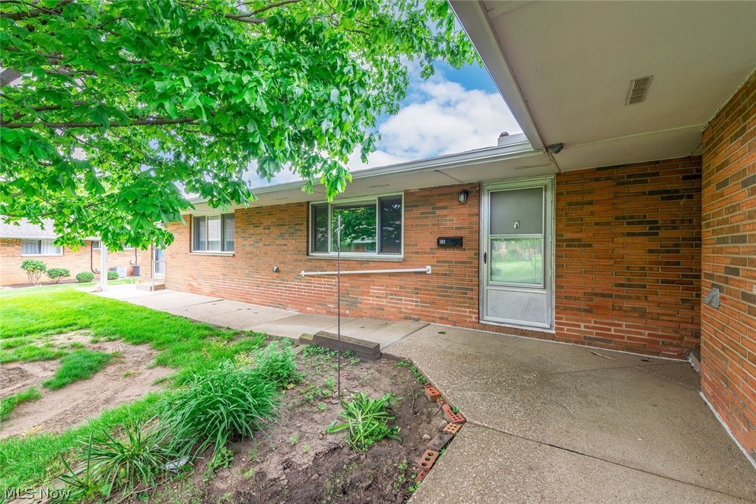21834 River Oaks Drive Rocky River OH 44116