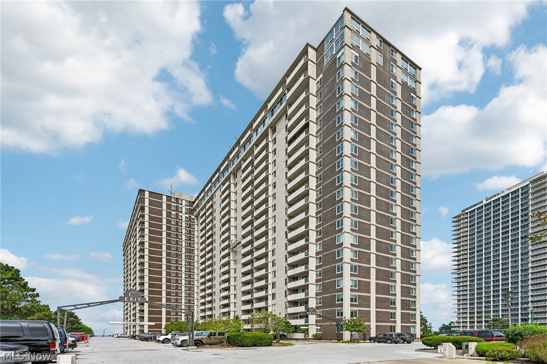 Lakewood OH, 12900 Lake Avenue, Unit 404