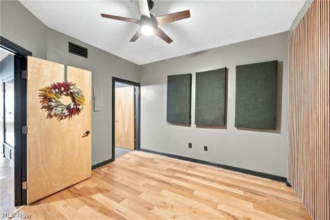1237 Washington Avenue Cleveland OH 44113
