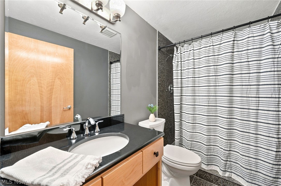 1237 Washington Avenue Cleveland OH 44113