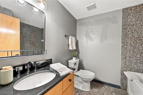 1237 Washington Avenue Cleveland OH 44113