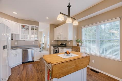 722 Woodlake Drive Aurora OH 44202