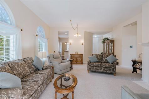 722 Woodlake Drive Aurora OH 44202