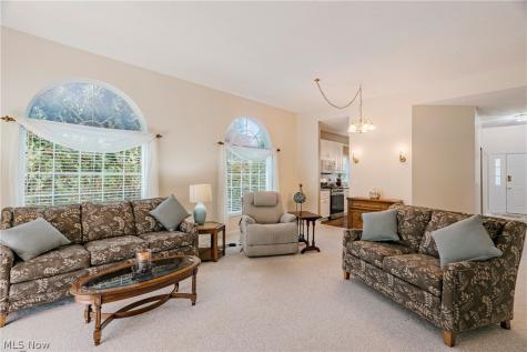 722 Woodlake Drive Aurora OH 44202