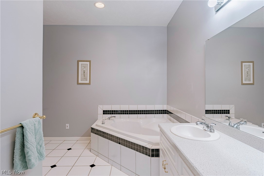 722 Woodlake Drive Aurora OH 44202