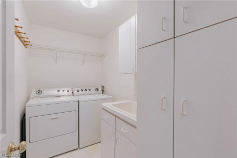 722 Woodlake Drive Aurora OH 44202