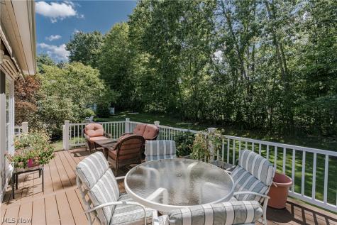 722 Woodlake Drive Aurora OH 44202