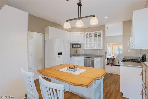 722 Woodlake Drive Aurora OH 44202
