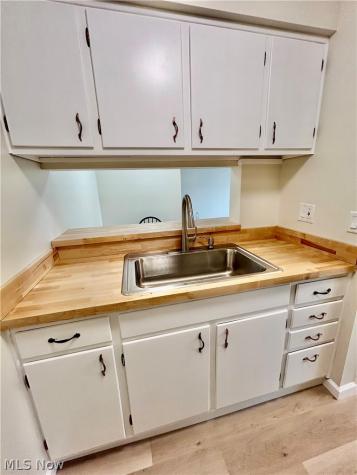 14567 Madison Avenue Lakewood OH 44107