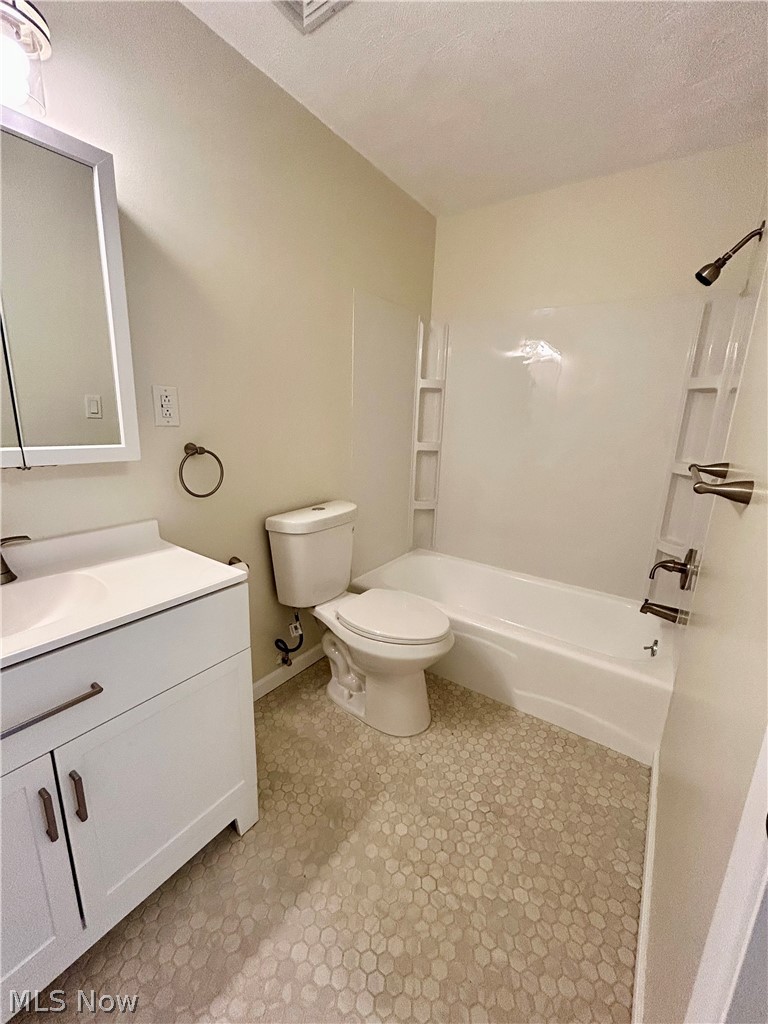 14567 Madison Avenue Lakewood OH 44107