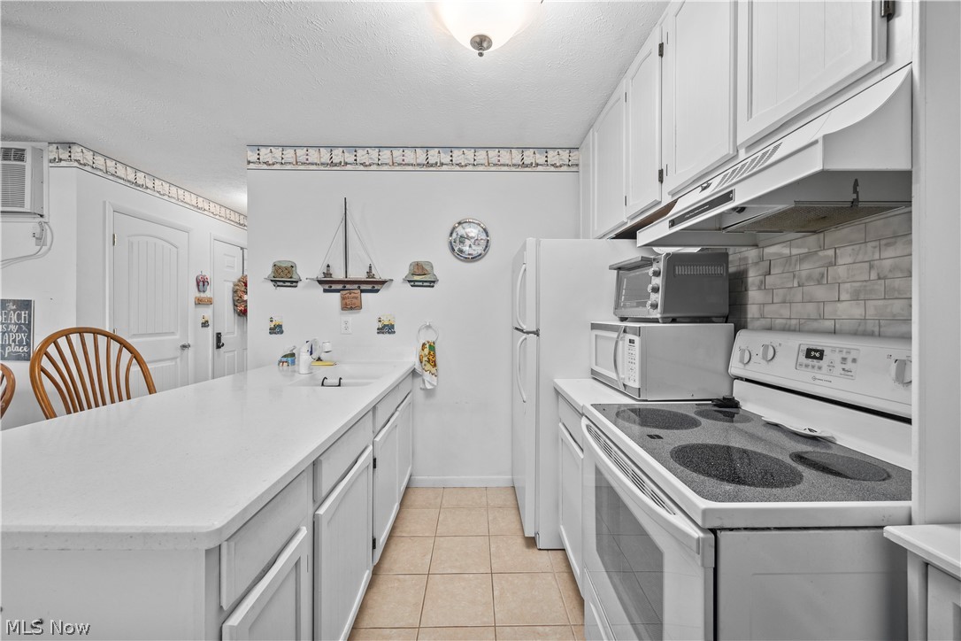 216 W Lakeshore Drive Port Clinton OH 43452