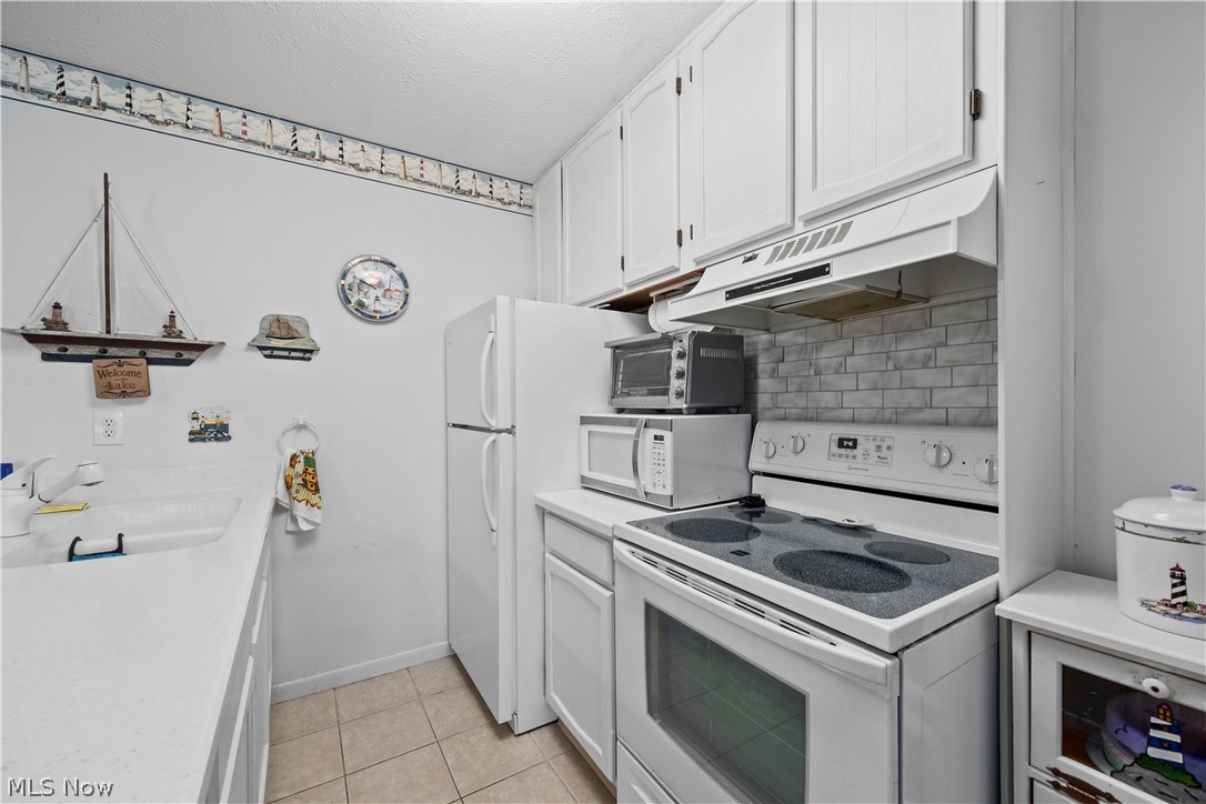 216 W Lakeshore Drive Port Clinton OH 43452