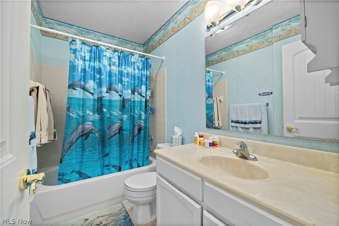 216 W Lakeshore Drive Port Clinton OH 43452