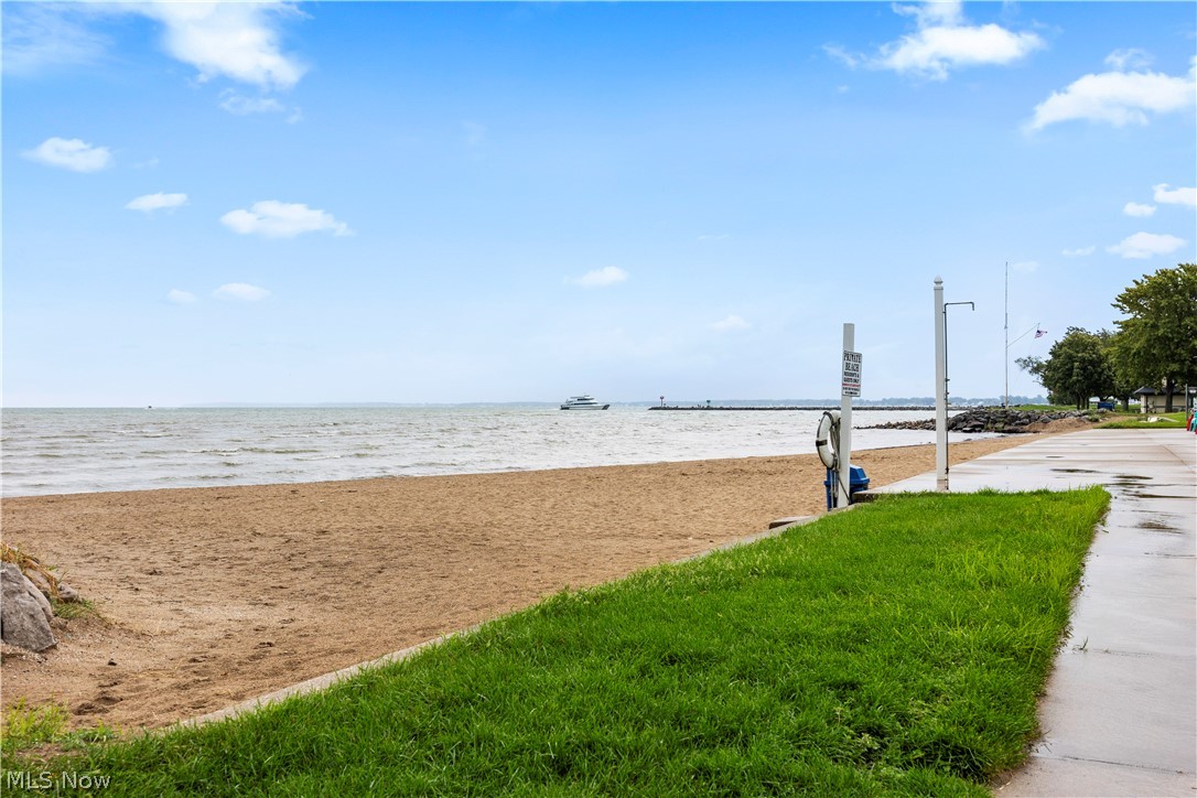 216 W Lakeshore Drive Port Clinton OH 43452