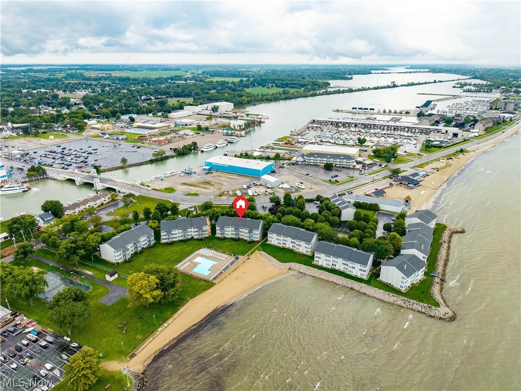 216 W Lakeshore Drive Port Clinton OH 43452