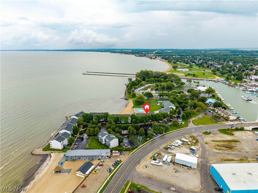 216 W Lakeshore Drive Port Clinton OH 43452