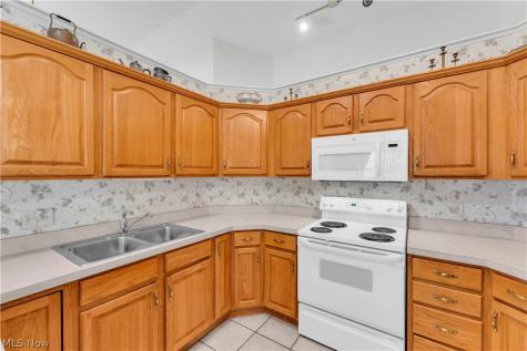 6859 Hidden Lake Trail Brecksville OH 44141