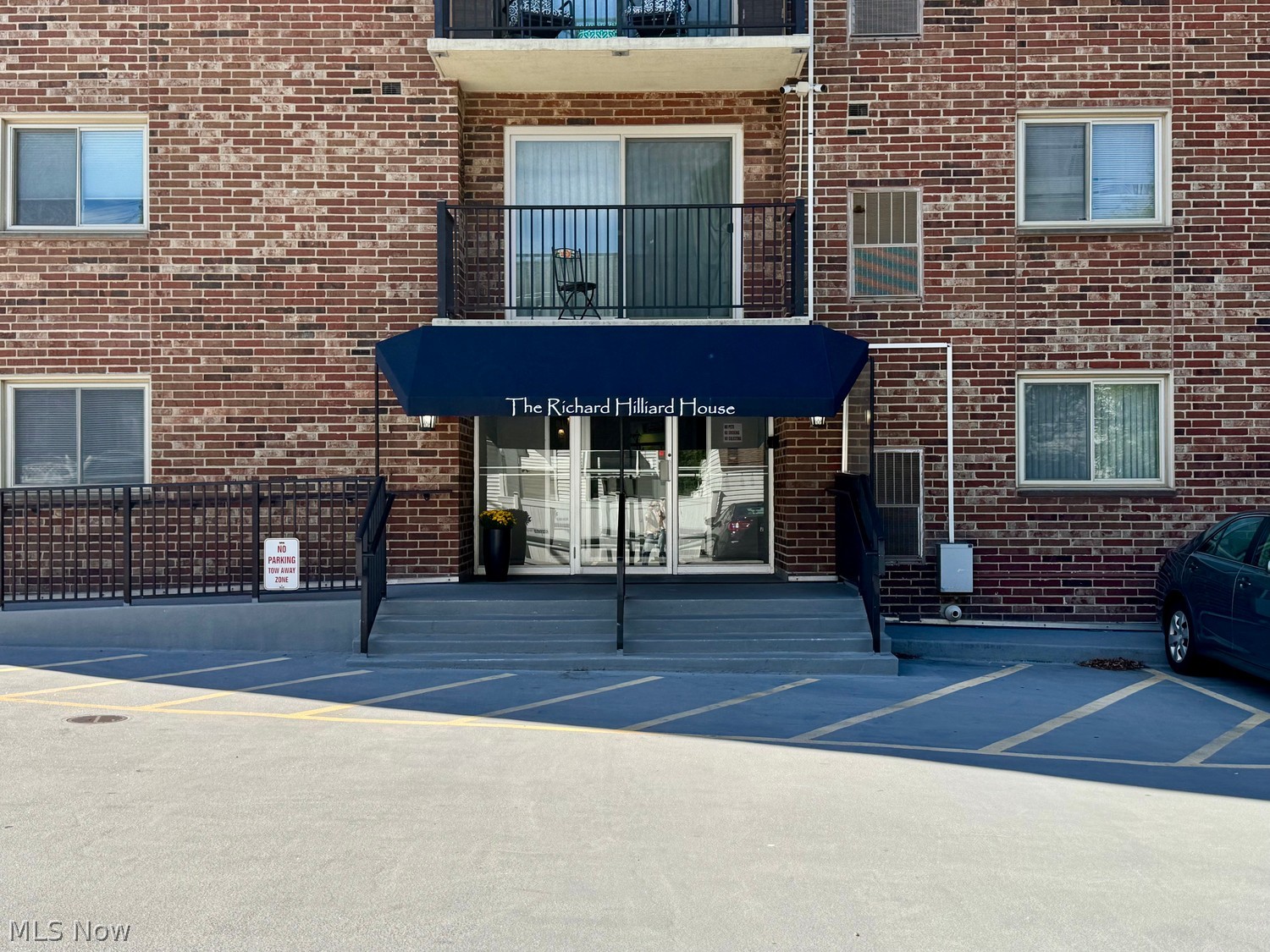 15555 Hilliard Road Lakewood OH 44107
