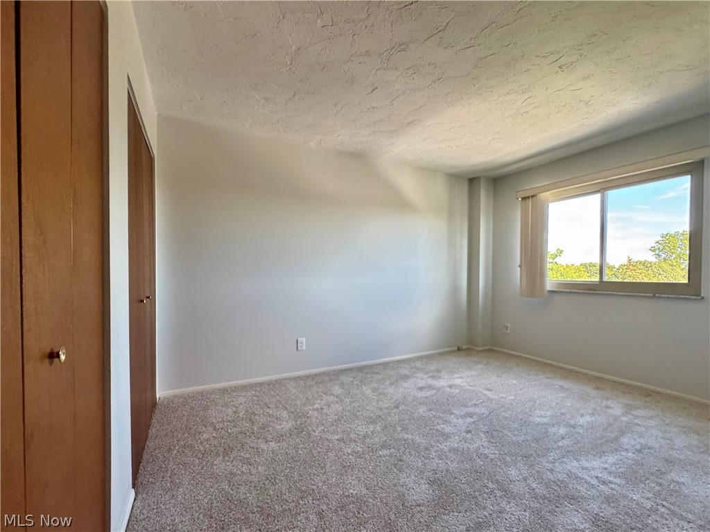 15555 Hilliard Road Lakewood OH 44107