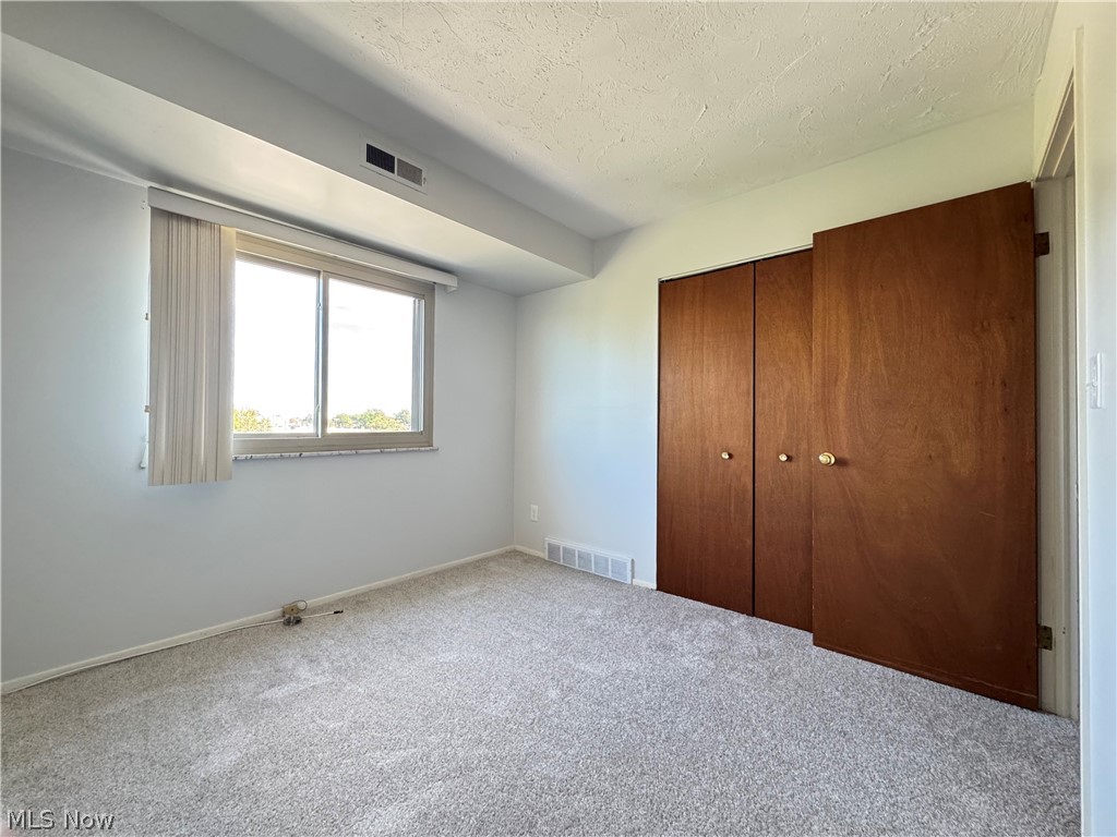 15555 Hilliard Road Lakewood OH 44107