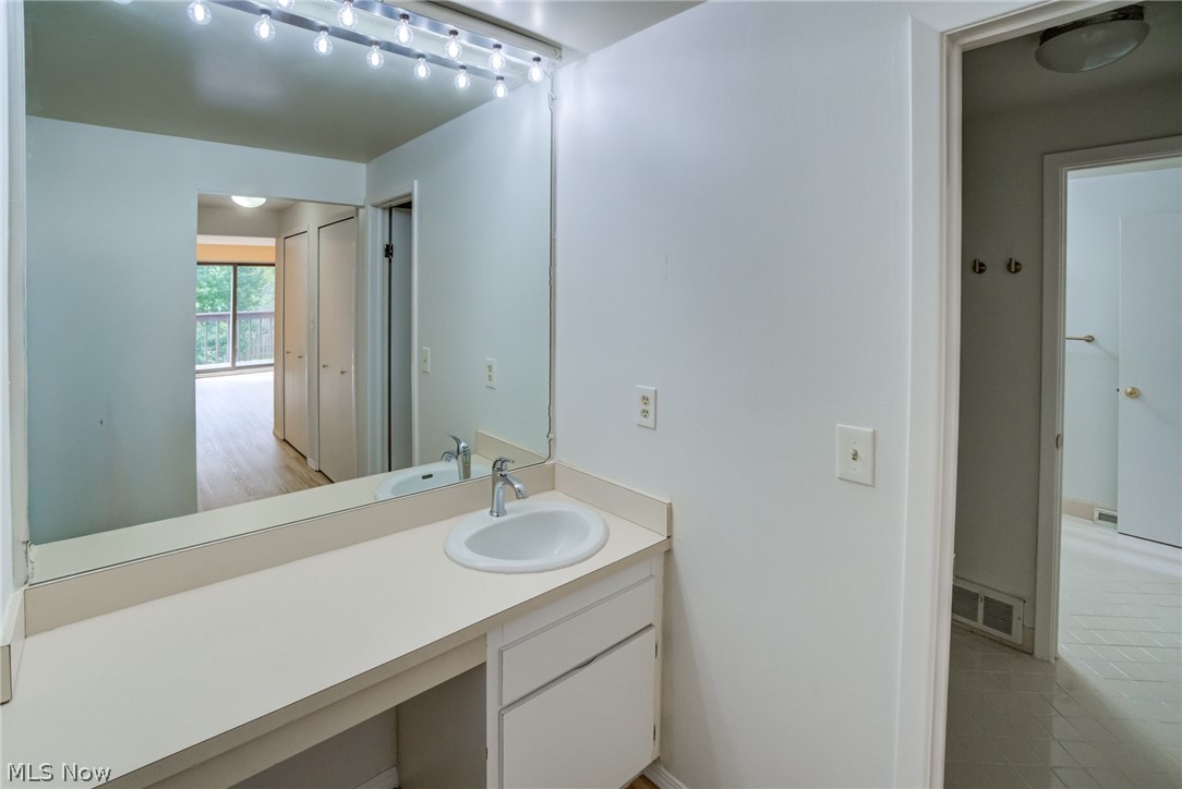 32766 Washington Court Solon OH 44139