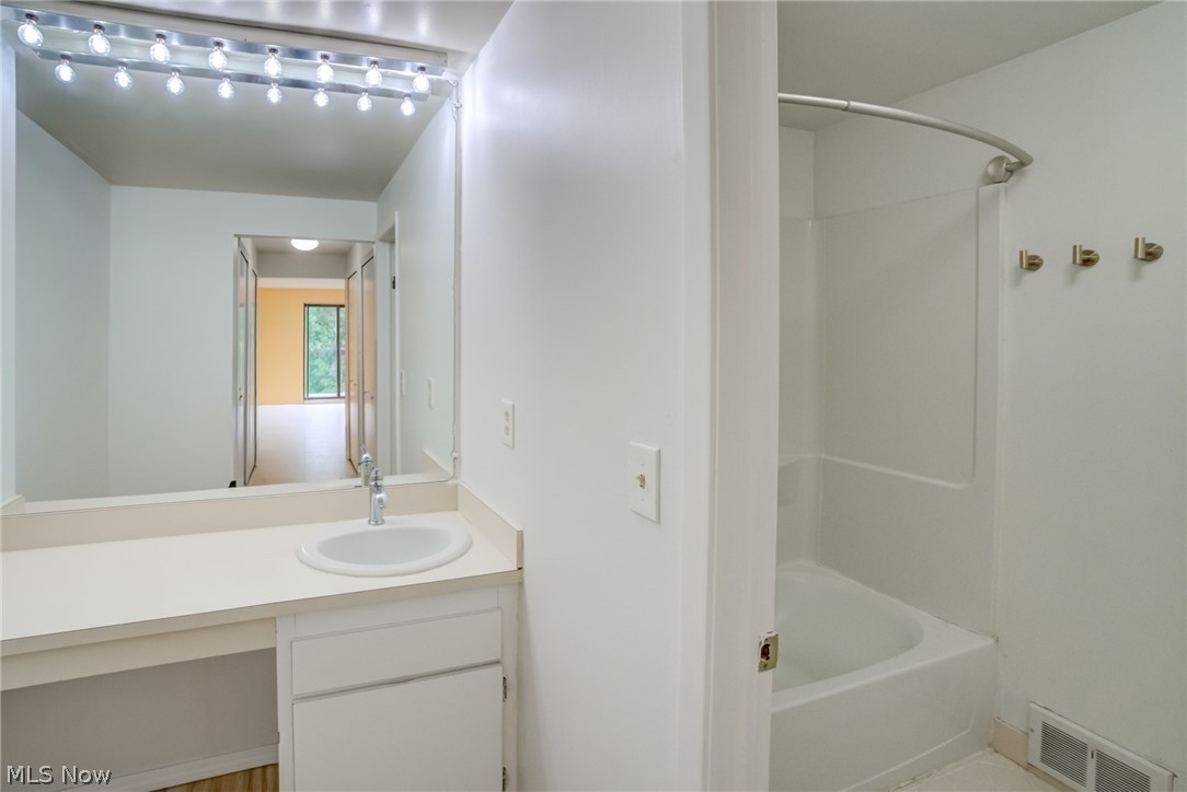 32766 Washington Court Solon OH 44139
