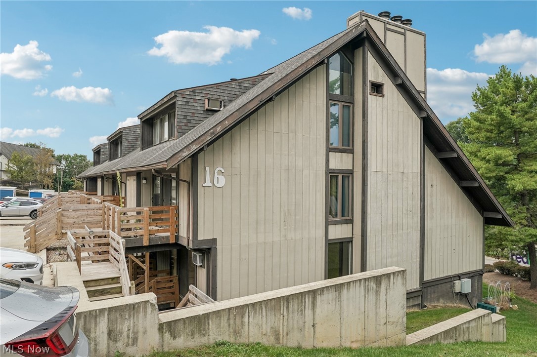 1583 Treetop Trail Akron OH 44313