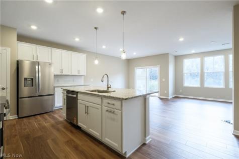 945-4 Memory Lane Aurora OH 44202