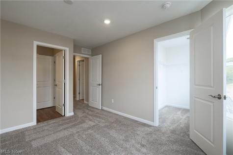 945-4 Memory Lane Aurora OH 44202