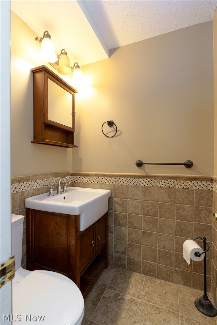 9304 Fernwood Drive Olmsted Falls OH 44138