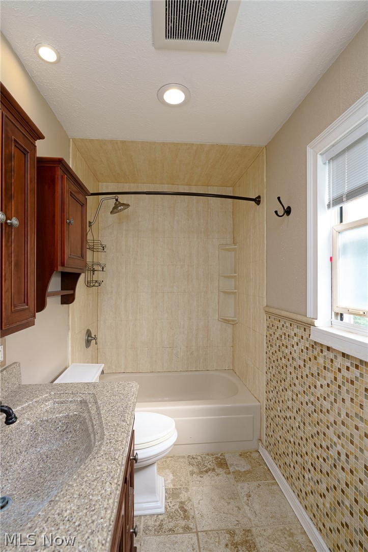 9304 Fernwood Drive Olmsted Falls OH 44138