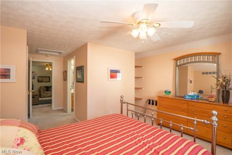 1848 Southpointe Circle NE Canton OH 44714