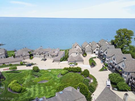 23012 Robert's Run Bay Village OH 44140