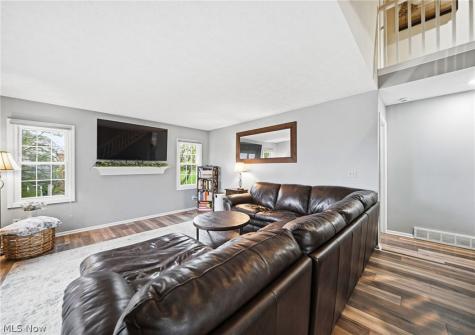 1960 Deerhaven Lane Broadview Heights OH 44147