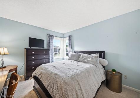 1960 Deerhaven Lane Broadview Heights OH 44147