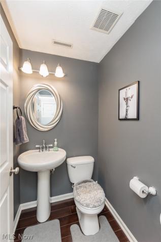 29049 Pembrooke Boulevard Olmsted Twp OH 44138