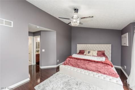 29049 Pembrooke Boulevard Olmsted Twp OH 44138