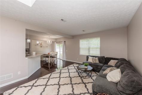 29049 Pembrooke Boulevard Olmsted Twp OH 44138