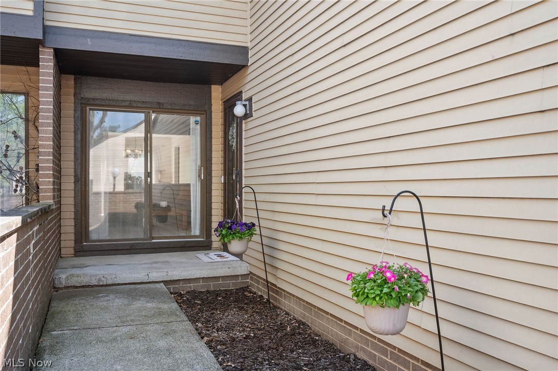 4442 Habersham Lane S Richmond Heights OH 44143