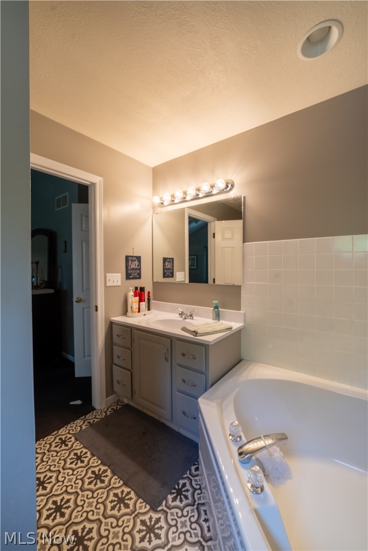 25 Fieldstone Poland OH 44514