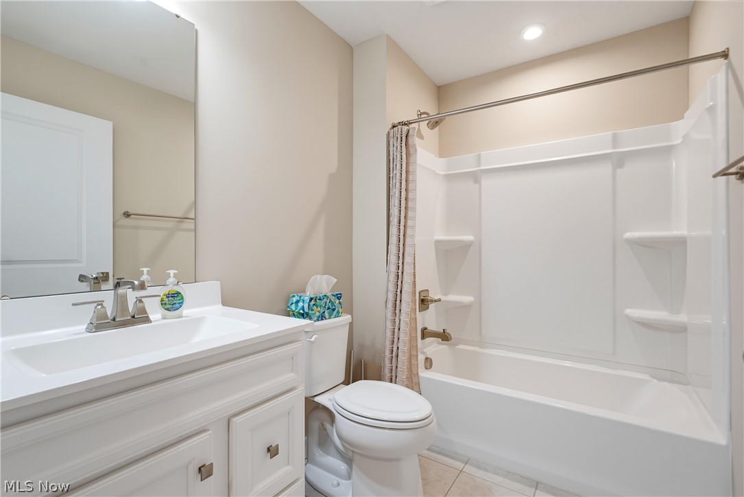 1270 Hidden Lake Boulevard Akron OH 44312