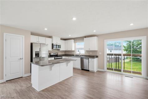 1270 Hidden Lake Boulevard Akron OH 44312