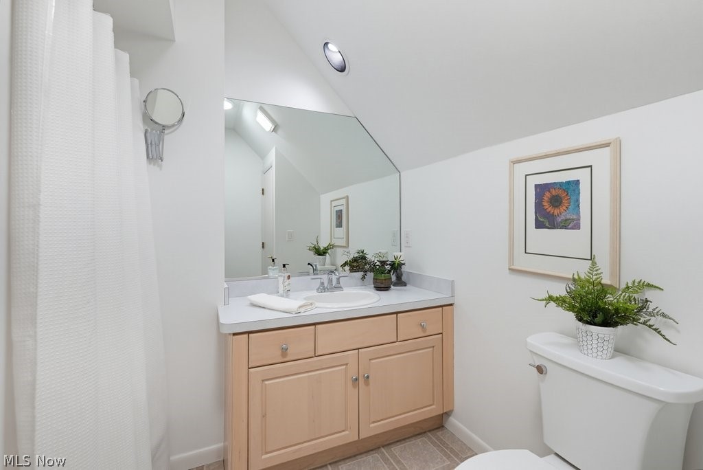 975 Meadowlark Circle Aurora OH 44202
