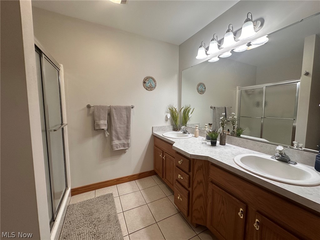 220 Cranberry Court Warren OH 44483