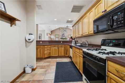 1238 Hunters Walk Ashland OH 44805
