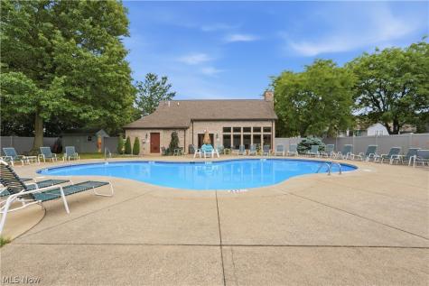 1238 Hunters Walk Ashland OH 44805