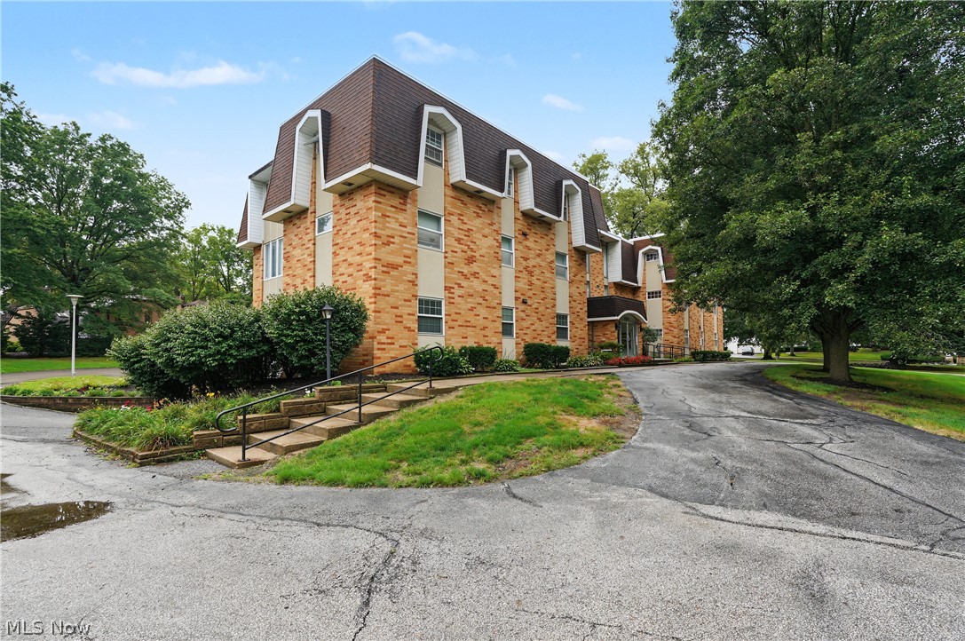 924 Memorial Parkway Akron OH 44303