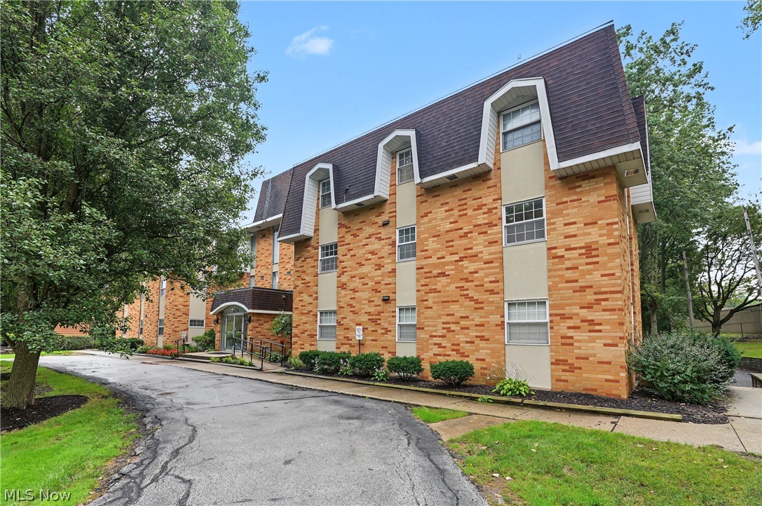 924 Memorial Parkway Akron OH 44303