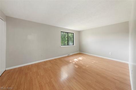 9588 Fernwood Drive Olmsted Falls OH 44138